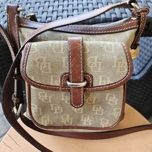 Vintage DOONEY & BOURKE CROSSBODY PURSE